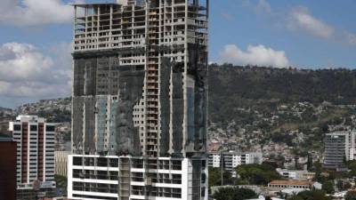 En un 70% avanza la construcción del que será el edificio más alto de los países del triángulo norte, que integran El Salvador (125 metros de altura), Guatemala (112 metros) y Honduras (136 metros). Será el segundo más alto de cinco países de Centroamérica.