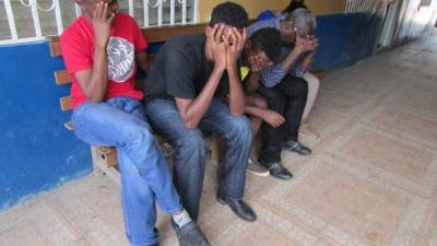 Los africanos detenidos en El Paraíso.