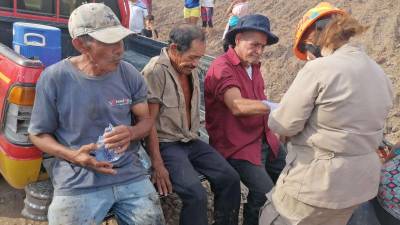 Luis Antonio Salazar, Santos García, Manuel Bautista y Moisés Rivera fueron atrapados por el caudal del Ulúa en un islote. En Copán, casas y negocios se vieron inundados por la lluvia.