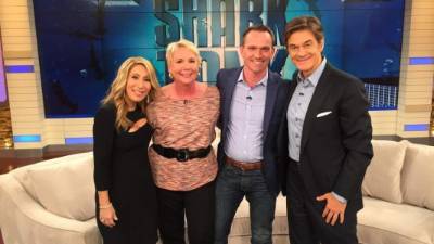 Judy Edwards junto a sus hijos ha presentado su solución al estreñimiento en programas de televisión.