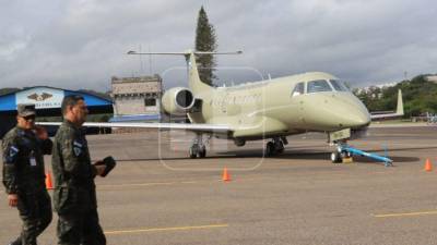 El proceso de subasta del avión presidencial <b> Embraer Legacy 600</b> fijó la mañana de este viernes un precio mínimo de venta de cinco millones de dólares, una cifra que ha generado interrogantes debido a que la aeronave fue adquirida hace más de una década por un monto cercano a los 14 millones de dólares.