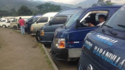 Rapiditos paralizados en San Pedro Sula después de que un conductor fuera asesinado esta mañana. Foto tomada de Radio América.