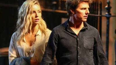 Annabelle Wallis y Tom Cruise en el filme que pone en marcha su universo compartido de monstruos clásicos.