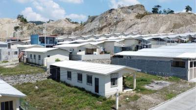 Para que una vivienda sea considerada de interés social en Honduras, su precio debe ubicarse entre L900,000 y L1.4 millones. Sin embargo, encontrar casas dentro de este rango en las grandes ciudades del país es cada vez más difícil, debido al elevado costo de los terrenos, que en algunas zonas puede superar los L2 millones.