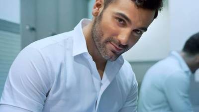 El actor mexicano Mauricio Mejía de 33 años ha participado en más de siete telenovelas y similar número de obras de teatro.