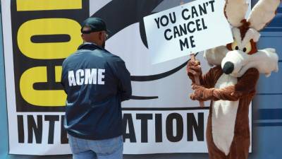 Acme finalmente llegó a la pantalla grande es una de las mayores victorias lideradas por los fans en la historia de Hollywood. Después de ser abandonada por su estudio original con el objetivo de obtener una deducción de impuestos, la indignación pública y las protestas en el mundo real impulsaron un cambio que culminó con su estreno oficial en cines, previsto para el 28 de agosto de 2026.