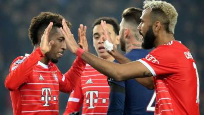 Kingsley Coman celebra su gol con Eric Maxim Choupo-Moting.