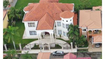 La lujosa vivienda en la residencial Bugambilia de San Pedro Sula es una de las aseguradas ayer