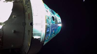 La cápsula Orion pasó este lunes por el lado oculto de la luna y estuvo a una distancia de 130 kilómetros de su superficie.