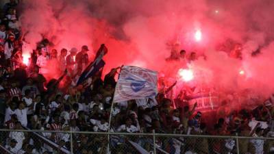 Los grupos criminales han aprovechado el descontrol y violencia en las barras deportivas para reclutar a jóvenes, coinciden expertos.