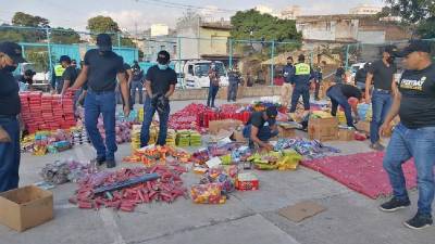 En el marco de “Los cohetes no son juguetes” autoridades decomisan cargamento de pólvora.