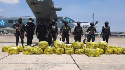 Fuerzas de Seguridad de Guatemala trasladaron la cocaína decomisada a un cuartel en Baja Verapaz.