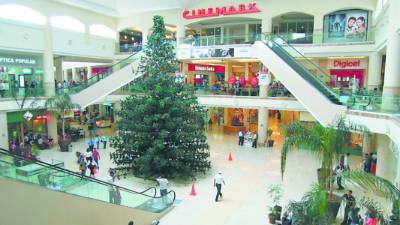 El ingreso extra de dinero dinamiza el comercio interno en Navidad en Honduras.