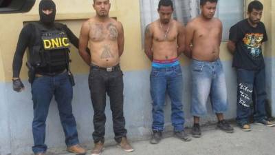 Los hermanos Ivis Adonay y Wilson Lenín Pacheco Barrera fueron capturados cuando llevaban raptada a una menor en el barrio Medina de San Pedro Sula.