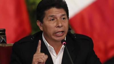 Pedro Castillo, presidente de Perú, anunció la disolución temporal del Congreso Nacional de su país justo antes de que iniciara una sesión en la que los diputados debatirían una moción de censura en su contra.