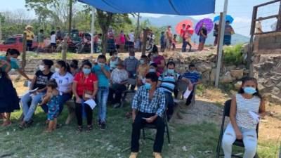 La institución Pequeños Hermanos llevó personal médico para atender a más de 300 damnificados de esta comunidad santabarbarense.