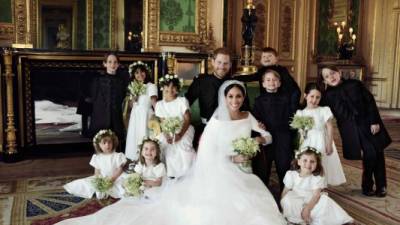 El Palacio de Kensington publicó hoy las primeras tres fotografías oficiales de la boda del Príncipe Harry y Meghan Markle, celebrada el pasado sábado 19 de mayo en el castillo de Windsor.