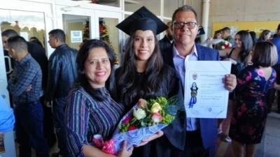 Danelya Romero se graduó con honores de la carrera de licenciatura en Astronomía y Astrofísica; además, obtuvo el título como Ingeniera Eléctrica.