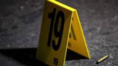 Al menos 15 casquillos de arma de fuego tipo 9 milímetros, quedaron esparcidos en el suelo.