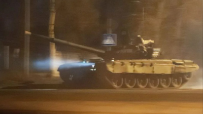 Hay tanques de guerra en las calles de Ucrania.