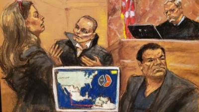 Reproducción fotográfica de un dibujo donde aparece 'El Chapo' en la corte. EFE/Archivo
