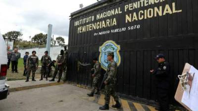 Los familiares deberán portar mascarilla de manera permanente.