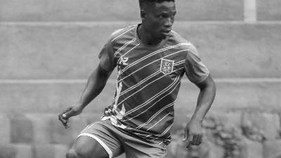 Conmoción en el fútbol africano. Matan a jugador en su país de forma terrible y relatan lo que pasó con él.