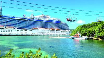 Cada año, la isla de Roatán se posiciona como un destino importante para las navieras.