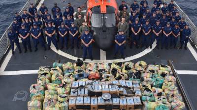 La Guardia Costera de Estados Unidos se incautó de unos 2,417 kilos (5,325 libras) de “narcóticos ilegales”.