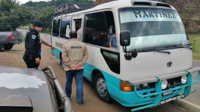 Las autoridades guatemaltecas desplegaron varios retenes para impedir el paso de migrantes irregulares.