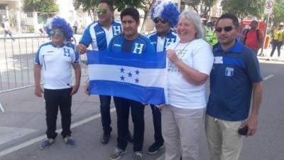 Hay muchos hondureños presentes para disfrutar de un buen encuentro de la H frente a Brasil.