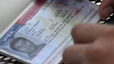 Pasaporte hondureño con visa estadounidense aprobada | Fotografía de archivo