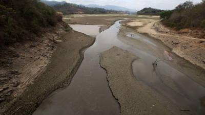 A simple vista, Patuca III impone por su tamaño y modernidad. Pero detrás de sus compuertas, grúas y estructuras de concreto, la sequía dejó una imagen contundente: una central hidroeléctrica lista para operar, pero sin suficiente agua para generar energía.