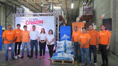 Ejecutivos de Cargill, Iveth Padilla y Liliana Barahona de Cargill Honduras entregaron la donación a Bancos de Alimentos.