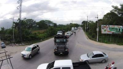 Actualmente el segundo anillo es un dolor de cabeza para los sampedranos por la cantidad de transporte de carga que circula por esa zona durante todo el día.