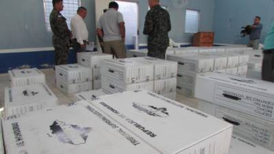 El TSE, en coordinación con las Fuerzas Armadas y el Partido Libre, trasladó 3,570 maletas, que ya fueron distribuidas.
