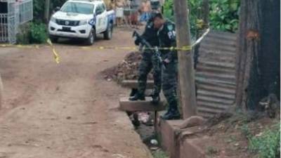 Los vecinso encontraron el cuerpo del hombre dentro de una cuneta.