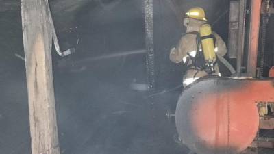 El Cuerpo de Bomberos controló las llamas.