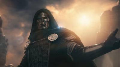 Marvel Studios volvió a sacudir a sus seguidores con un nuevo adelanto de Avengers: Doomsday, presentado durante la convención D23. El avance coloca a Doctor Doom, interpretado por Robert Downey Jr., en el centro de una amenaza que promete enfrentar a algunos de los personajes más poderosos del Universo Cinematográfico Marvel (UCM).
