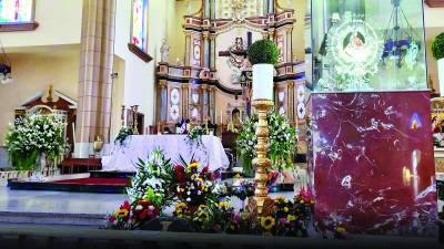 Altar principal dedicado a la Virgen de Suyapa en la Basílica de Suyapa en Tegucigalpa.