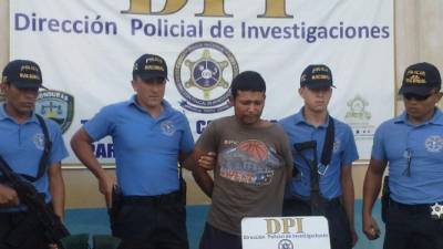 Autoridades policiales capturaron esta tarde al guardia José Manuel Uclés Gonzáles, supuesto violador de una menor.