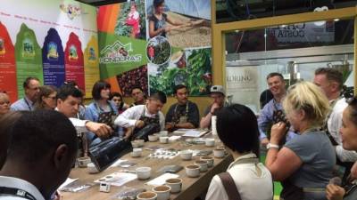 En la feria mundial de café en Dublín productores hondureños hacen citas con importadores y tostadores de Europa.