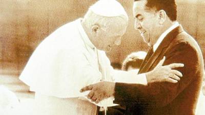 El Papa Juan Pablo II, durante el Gobierno de Roberto Suazo Córdova visitó el país.Fotografía tomada de https://semanariofides.com