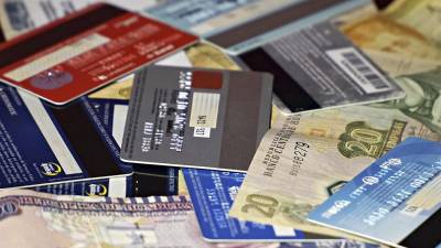 Las instituciones bancarias disponen de 244 tipos de tarjetas de crédito para las personas naturales y empresas.