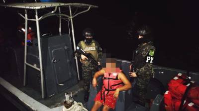 La Policía Militar de Honduras trasladaron a la salvadoreña al punto fronterizo de El Amatillo, dónde fue entregada a autoridades de El Salvador.
