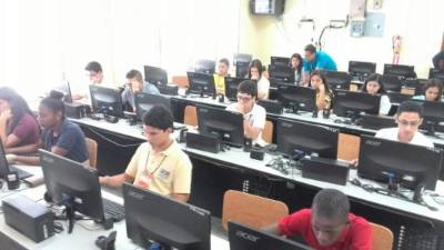 Los alumnos en la competencia. El ganador se conocerá dentro de dos semanas.