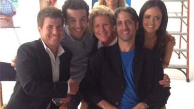 Los protagonistas de la serie 'Los años maravillosos' en su foto de reencuentro.