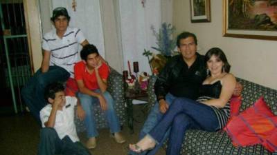 Linda y Mario llevan 28 años casados. Sus hijos son Bryan (26), Mario (23) y Wendell (22).