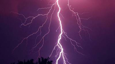 Vista de un rayo en el cielo.