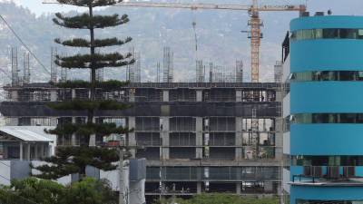 Construcción del edificio Atlas en Tegucigalpa. La edificación será la más alta de Honduras y del Triángulo Norte.